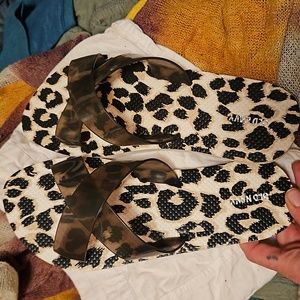 NWOT. Women's Old Navy flip flops size 10